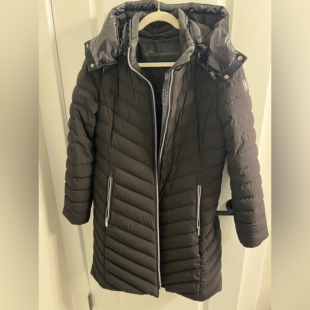 Women’s Moose knuckles puffer jacket. Black. Size large.